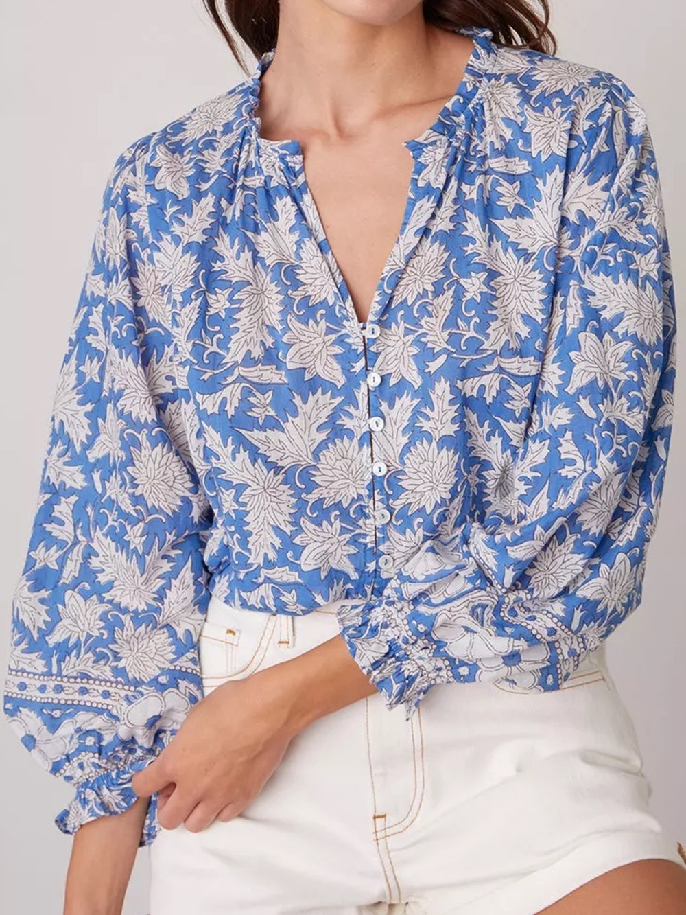 Velvet by Graham & Spencer Mikayla Button Up Printed Blouse XS Blue White